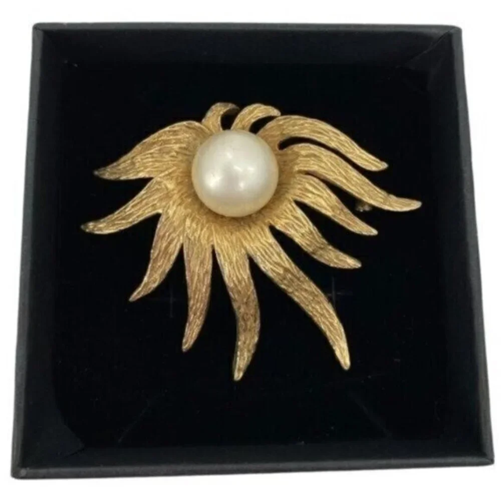 Vintage Tara Gold Starburst Faux Pearl Signed Brooch
